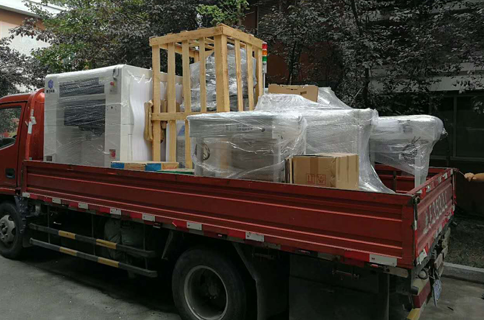 天長客戶SMT設(shè)備專車送貨，貨到上門安裝調(diào)試