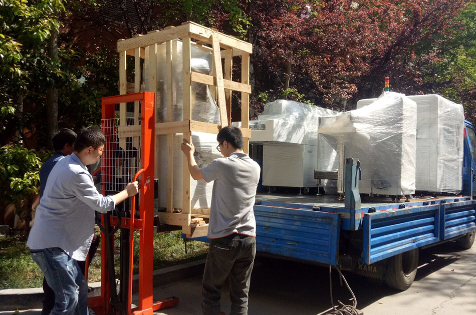 丹陽客戶SMT設(shè)備專車送貨，貨到上門安裝調(diào)試