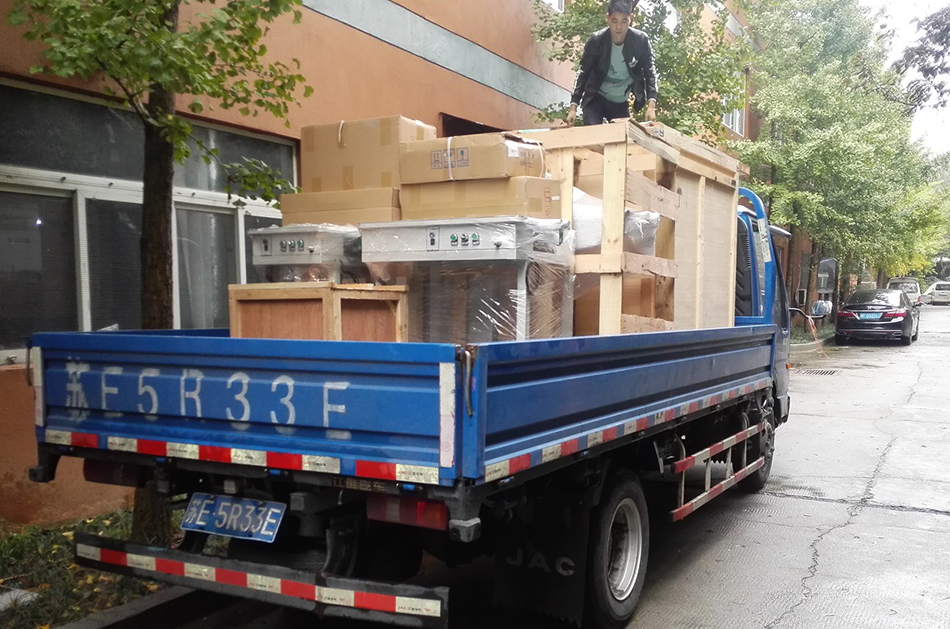 常州客戶SMT設(shè)備專車送貨，貨到上門安裝調(diào)試