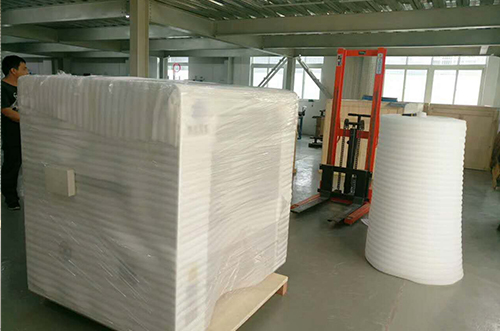 貴州客戶SMT設(shè)備專車送貨，貨到上門安裝調(diào)試