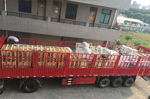 湖州客戶SMT設(shè)備專車送貨，貨到上門安裝調(diào)試
