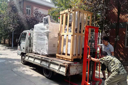 常熟客戶SMT設(shè)備專車送貨，貨到上門安裝調(diào)試