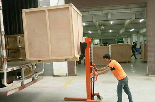 宣城客戶SMT設(shè)備專車送貨，貨到上門安裝調(diào)試