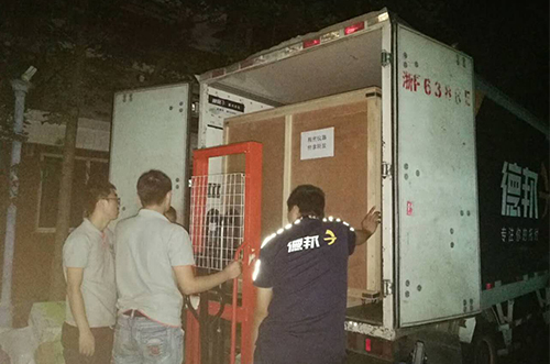 四川客戶(hù)SMT設(shè)備專(zhuān)車(chē)送貨，貨到上門(mén)安裝調(diào)試