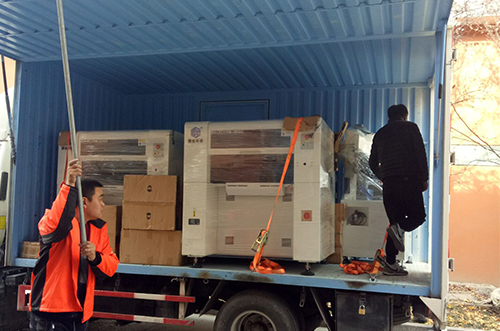 嘉善客戶(hù)SMT設(shè)備專(zhuān)車(chē)送貨，貨到上門(mén)安裝調(diào)試