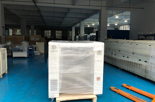 湖南客戶SMT設(shè)備專車送貨，貨到上門安裝調(diào)試