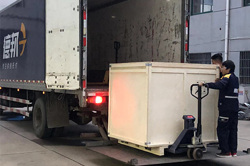 寧德客戶SMT設(shè)備專車送貨，貨到上門安裝調(diào)試